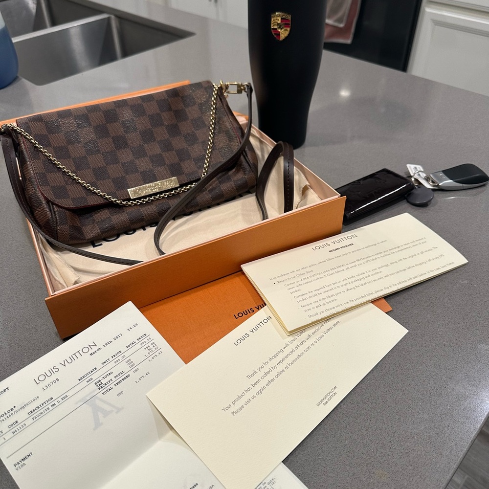 Authentic Louis Vuitton favorite mm DE crossbody purse